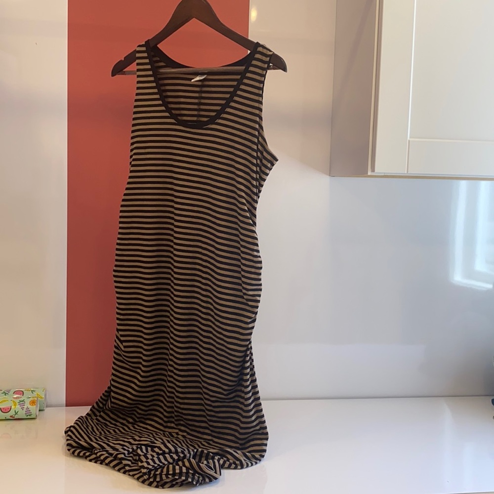 Old navy maternity maxi dress
